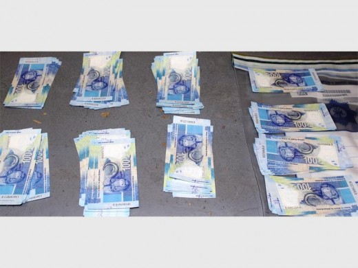 The 291 R100 fake bank notes confiscated from the three arrested suspects.