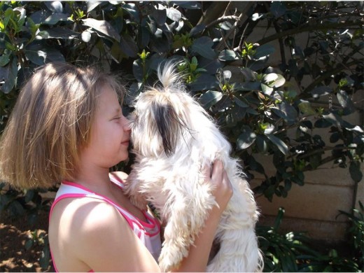 Dit was beslis nie ‘n maklike keuse om net een wenner te kies nie. Hierdie oulike foto van Melissa Maffini (10) en haar Shitzu hond, Tinkerbell, het egter die oog gevang.
