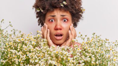 Close,Up,Shot,Of,Worried,Shocked,African,American,Womangrabs,Face