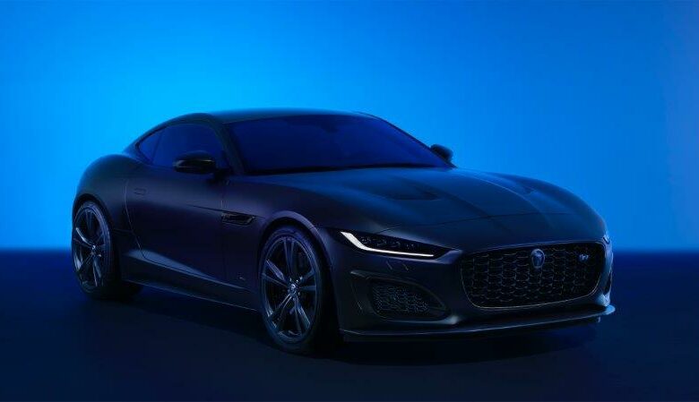 001_Jag_F-TYPE_24MY_Coupe_Exterior_Front_3Qr_022_PR_111022
