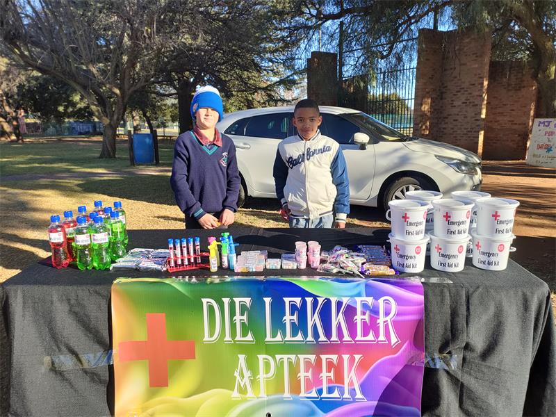 Leerders, ouers en onderwysers het die koue trotseer om die dag te geniet.