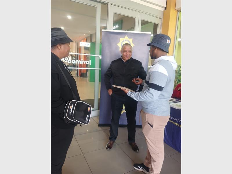 From guidance on online applications to handing out detailed recruitment booklets, SAPS officers ensured aspiring police trainees received the help they needed.