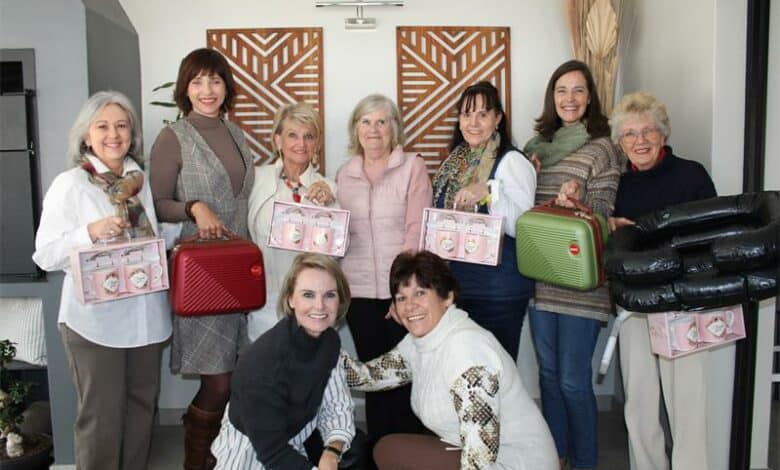 Line dancers trade their boot-scooting boots to become pin-up models.