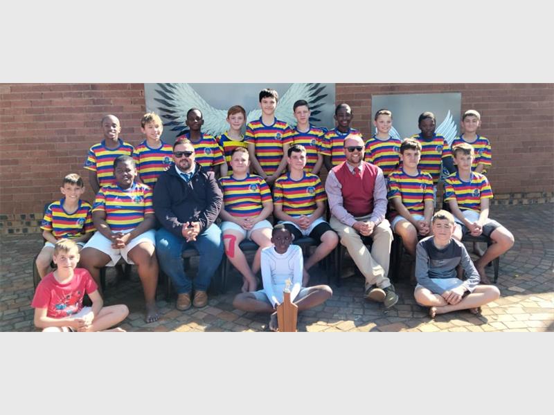 Die span het uitgeblink in hul rooi, blou en geel truie toe hulle as kampioene aangewys is.