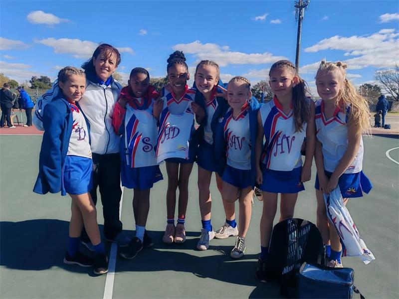 Die span het hul skool trots gemaak.