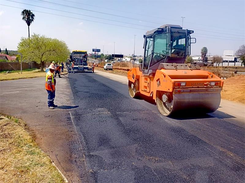 By focusing on key industrial zones and main routes, the City of Ekurhuleni’s infrastructure programme is reinforcing economic growth while improving daily transport conditions.