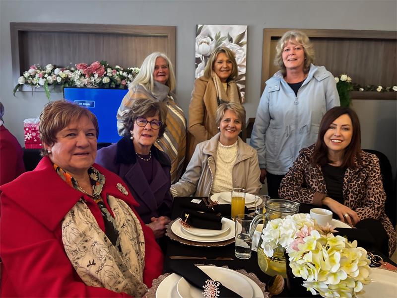 Met vars koffie in die hand en 'n heerlike ontbyt het die Oos-Rand Sakevroue hul eerste vergadering in ses maande gehou, tydens 'n oggend vol betekenis.