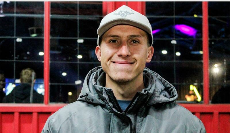 Een van Suid-Afrika se top komediante het die aand se verrigtinge hanteer.