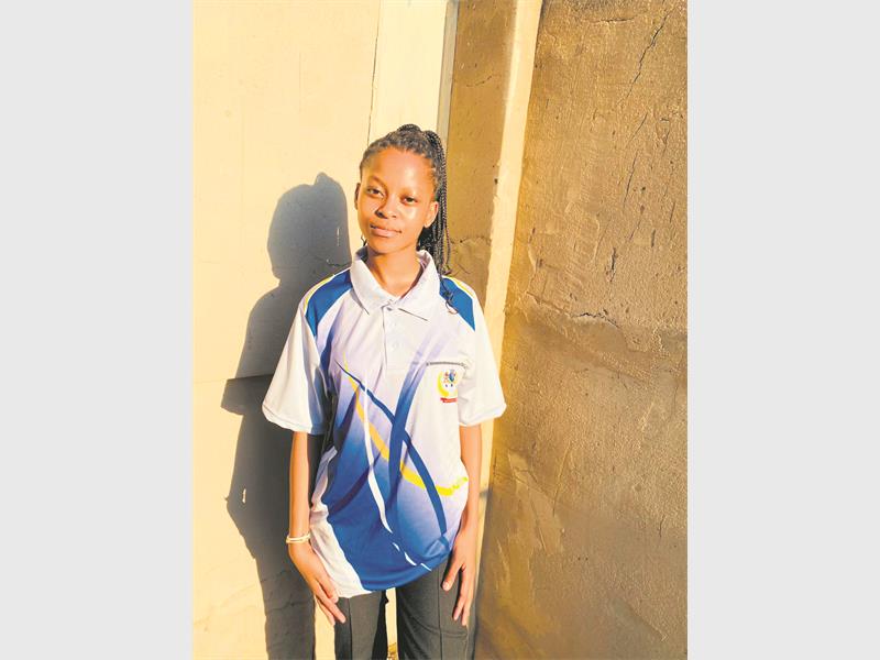 Fifteen-year-old Phindile Ndlovu from Tsakani is set to represent Gauteng at the 2025 South African National Youth, Seniors and Masters Darts Championships in KwaZulu-Natal.