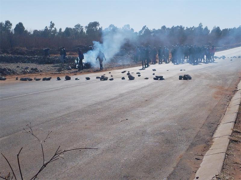 After community protests erupt over suspected illegal mining operations, Brakpan police state that the matter involves multiple authorities and will take time to resolve.