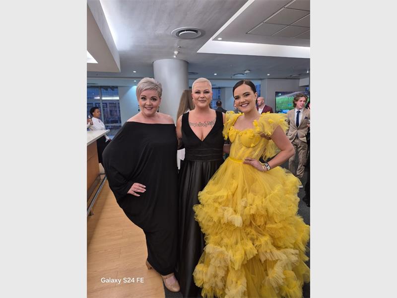 Alhoewel sy steeds haar matriekjaar voltooi, het Carla Schönfeldt (17) onlangs haar debuut gemaak in kykNET Diepe Waters.