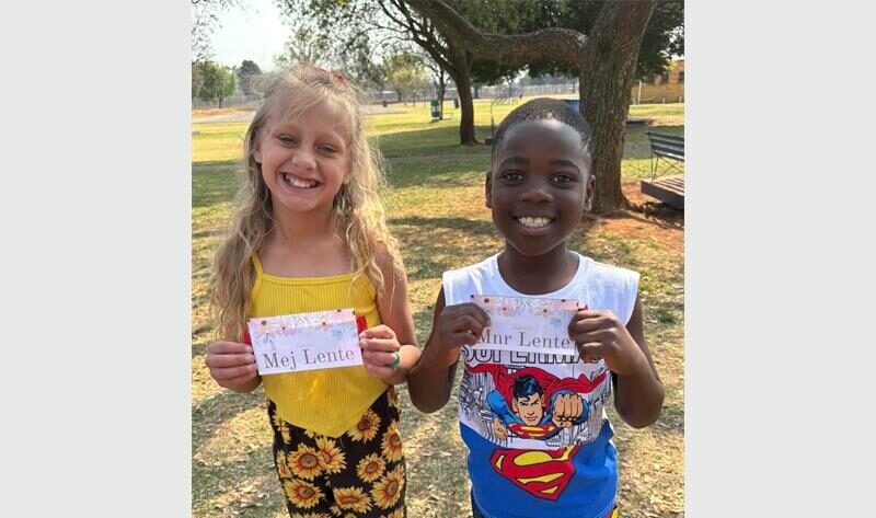 Die leerders het behoorlik uitgehaal en gewys vir die vieringe.