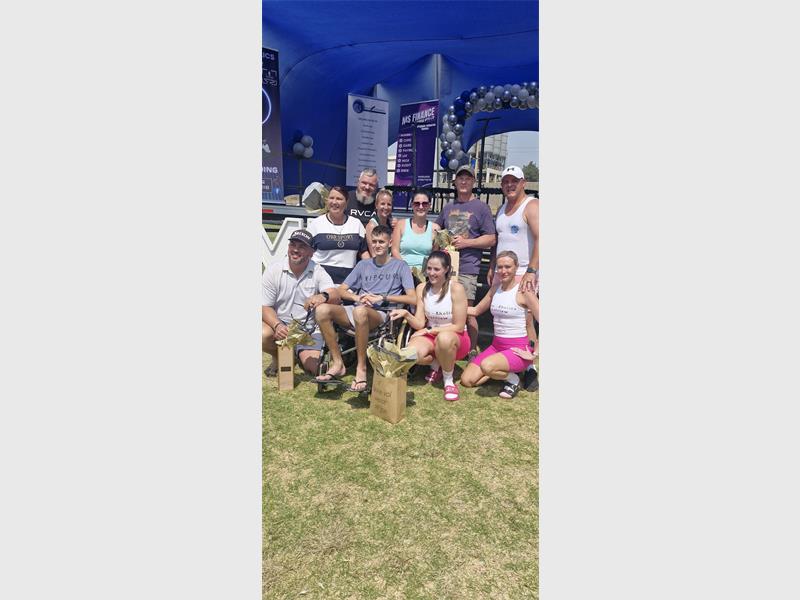 Die skool se eerste sportspanne en onderwysers was deel van die groepe wat gespring het.