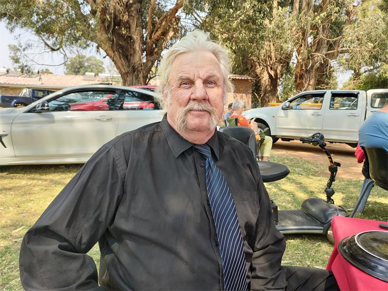 Bejaarde inwoners van die Tweedy Park Ouetehuis het braaivleis, lekkernye en vermaak geniet danksy die samewerking van eiendomsagente, besighede en individue wat die nood onder inwoners raakgesien het.