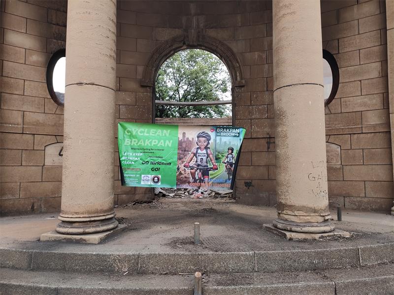 Clean Brakpan, along with other volunteers took on the mammoth task of cleaning up the old library.