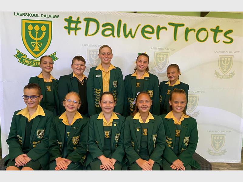 Die top 10 akademiese presteerders vir elke graad word aan die begin van elke nuwe kwartaal aangekondig.