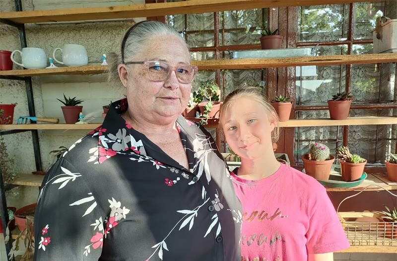 Na 'n Facebook plasing gemaak is wat getuig dat die huis spook het mense alle tye van die dag en nag begin opdaag om fotos te neem.