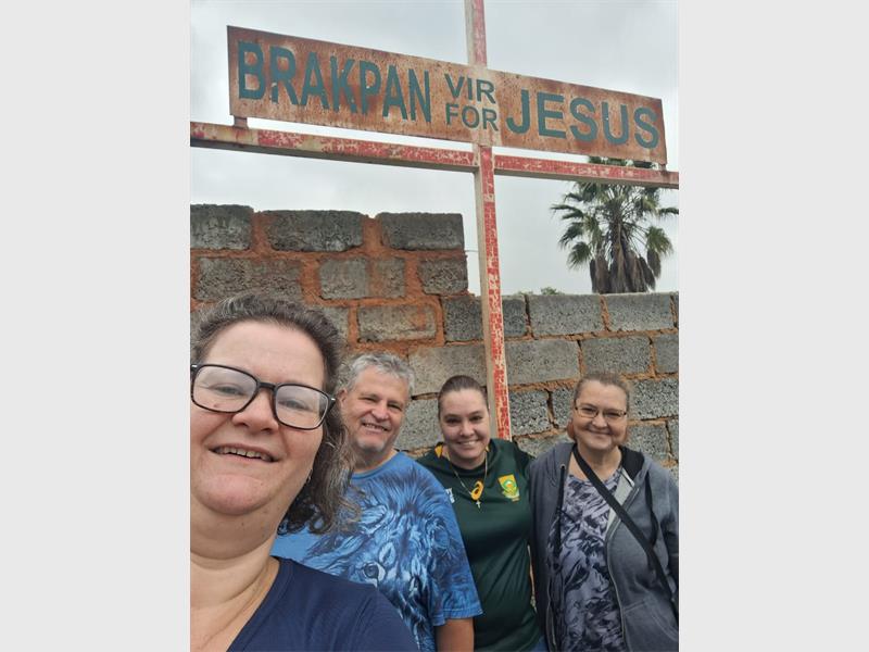 Kruise wat jare gelede opgerig is, kry ’n nuwe glans, en die boodskap van geloof en hoop is weer duidelik sigbaar.