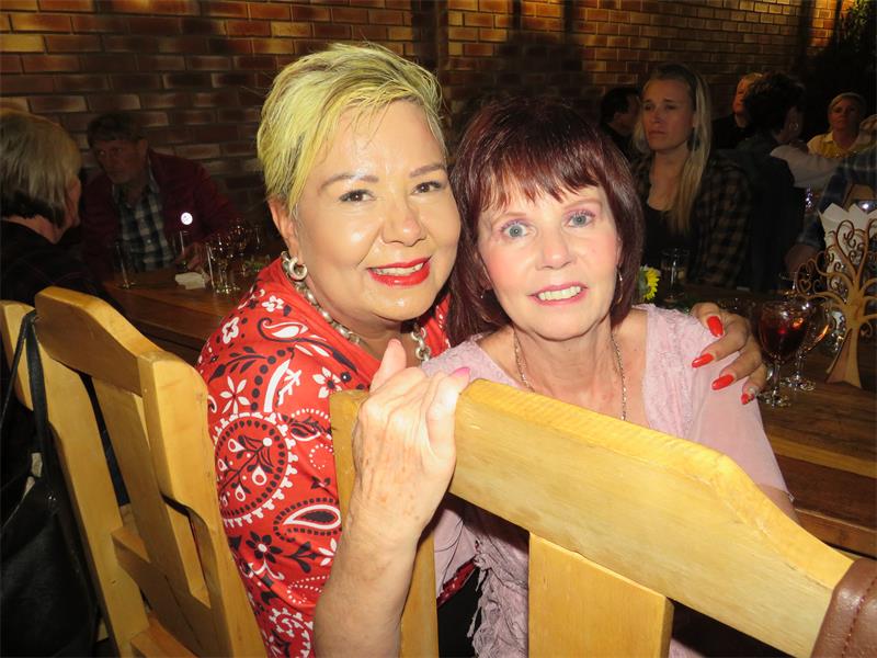 Die Sakevroue vier ’n jaar waarin ondersteuning geseëvier het.