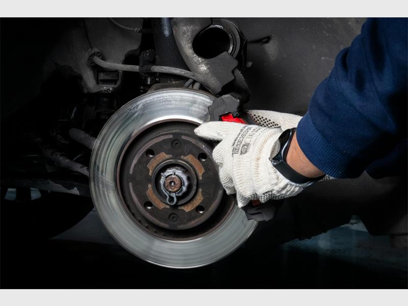As the festive season approaches, experts warn drivers not to ignore the warning signs of brake failure.