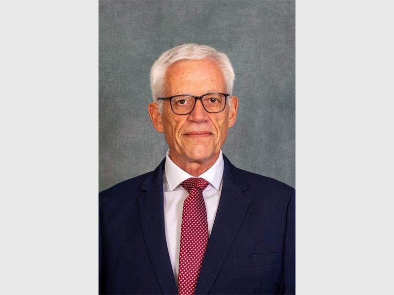 Dr Japie de Jager het sy laaste dag in Desember gewerk, en sien uit na sy aftrede.