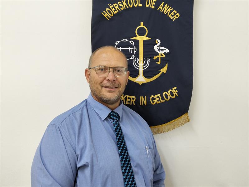 Die nuwe hoof, Charles van Rooyen, het net meer as 'n week gelede in die gebied aangekom om die pos in te neem.