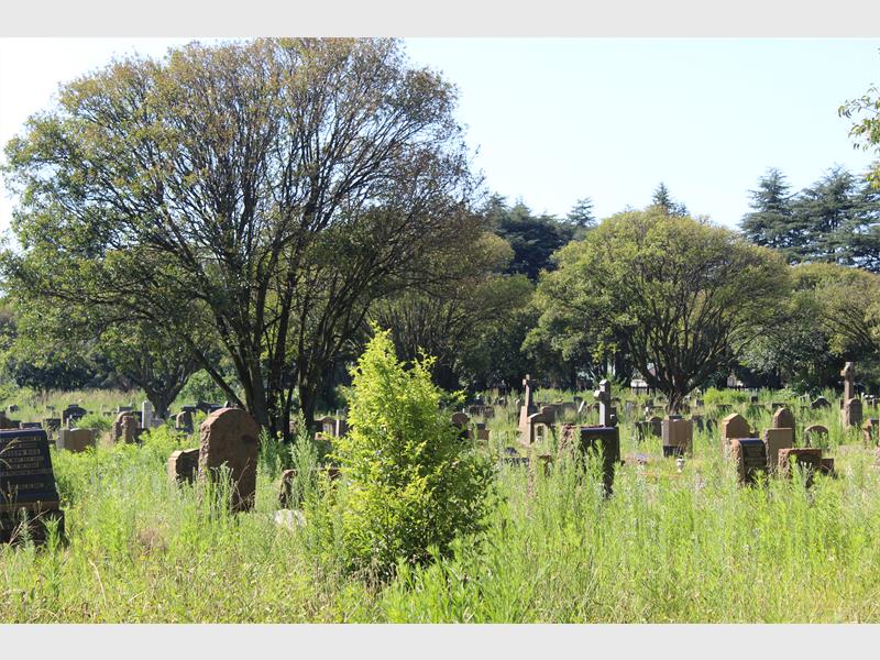 Die Brakpan begraafplaas staar omstandighede soos min mannekrag en toerusting wat onklaar raak in die gesig.