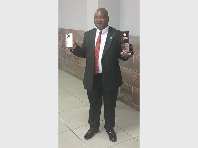 Livhuwani David Mulaudzi has been recognised nationally for his outstanding service and commitment.