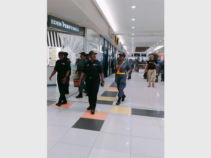 A joint force of SAPS, EMPD and other law enforcement agencies descended along the notorious R23, recovering drugs and an illegal firearm.