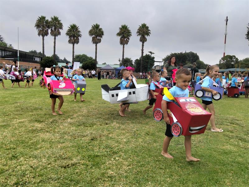 Die Dalvoetjies kleuterskool het Saterdag 'n atletiekdag gehou vir die kleuters, met 'n optog vooraf.