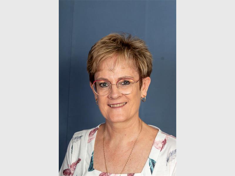 Elmarie Rossouw se pad met die skool het reeds as dogter begin toe haar pa die hoof was.