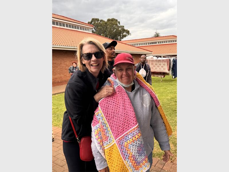 The blankets were handed over by the 67 Blankets for Nelson Mandela Day group.