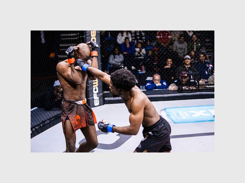 The match was scored 30-27 in Mkhwanazi's favour, taking his record to five wins and four losses.