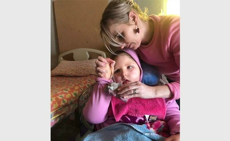 Ná ’n ongeluk wat haar lewe verander het, het Karlien se familie jare lank met liefde en toewyding na haar omgesien.