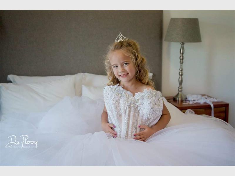 Brenthurst-inwoner Lucy du Plooy hoop steeds haar spesiaal ontwerpte trourok sal teruggevind word nadat dit tydens 'n huisbraak gesteel is.