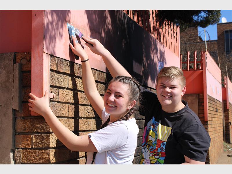 Die Ken Gampu teater in Springs is opgeknap deur die gemeenskap en die plaaslike Hoërskool se toneel leerders.