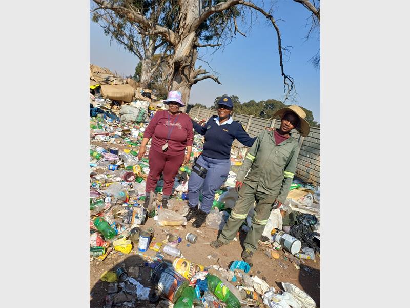Two women who turned recycling into a pathway to empowerment have been recognised by Brakpan SAPS as role models for the next generation.