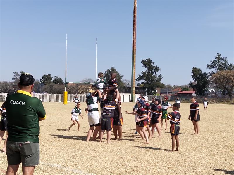 Die Brakpan Rugbyklub het Saterdag gegons toe 14 klubs in 40 junior rugbywedstryde meegeding het.