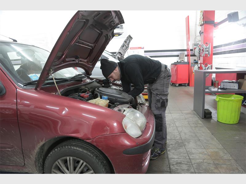 Experts have shared that while car repairs are quick, the delay can be due to the parts taking time to arrive which beyond the control of the workshop.