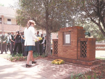 Jessica van der Merwe from Springs Girls' High School  lays a wreath.