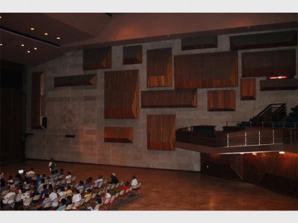 Wood panelling as 'decoration' in the main hall.