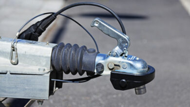 the connection between a car and a caravan