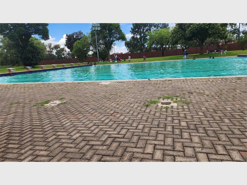 The Selection Park and Faranani pools might only stay open until September 13 as the metro battles chlorine shortages and maintenance delays.