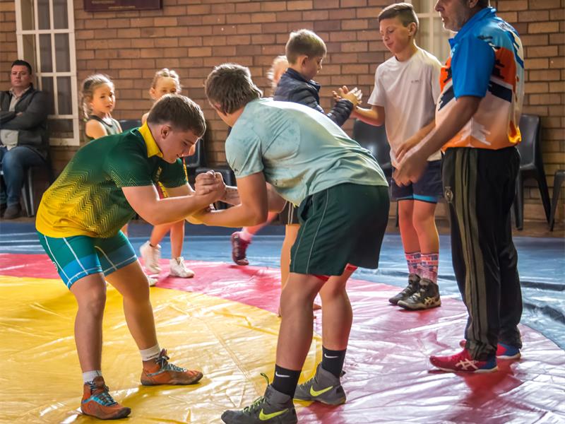 Die klub, met tans 22 aktiewe stoeiers, het reeds met talle medaljes in verskeie toernooie huistoe gekeer. Hulle nooi nuwelinge van Nigel, Springs en omliggende areas om aan te sluit.