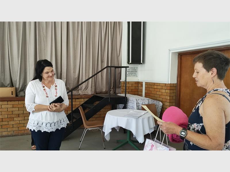 Die maandelikse vergadering van die VLU is verhelder deur die teenwoordigheid van gasspreker, Corne “Katrienkie” Badenhorst.