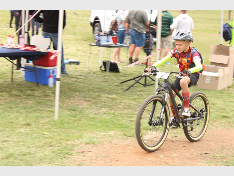 The XCO race hosted by Laerskool Selection Park brought together young talents from across Gauteng. Riders James Lötter and Natalia Gordon shared their racing experiences, challenges and what drives their love for cycling.