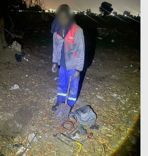 A swift response from security officers at 01:00 led to the arrest of a suspect carrying a spade, hacksaw and copper ring.