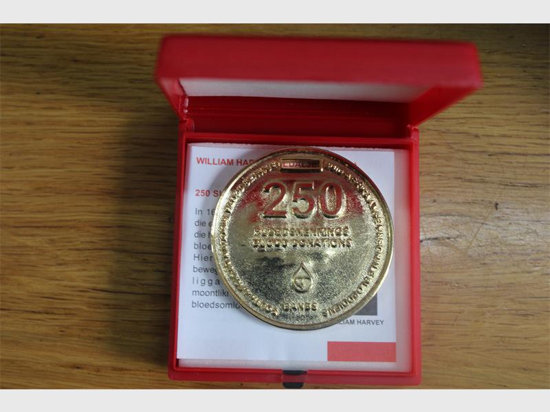 For over two decades, Edelweiss resident Willem Roux has rolled up his sleeves to help others, earning a gold medal from SANBS for donating 250 units of blood.