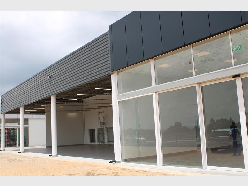 The D’Arrigo family’s investment in Springs is creating hundreds of jobs as construction of the lifestyle centre progresses.