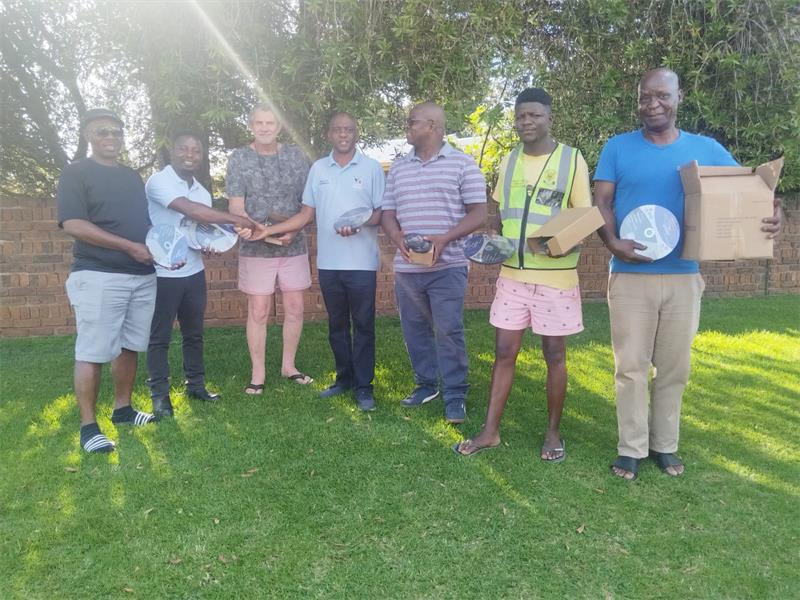 Santek Industrial Abrasives has donated about 600 cutting discs to small businesses in Kwatsaduza and Springs in a bid to support local entrepreneurs and strengthen community-based enterprises.
